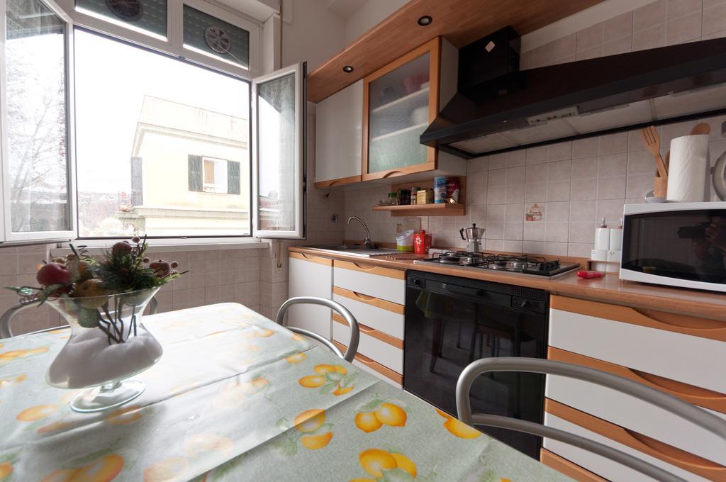 Happy Friends Apartment